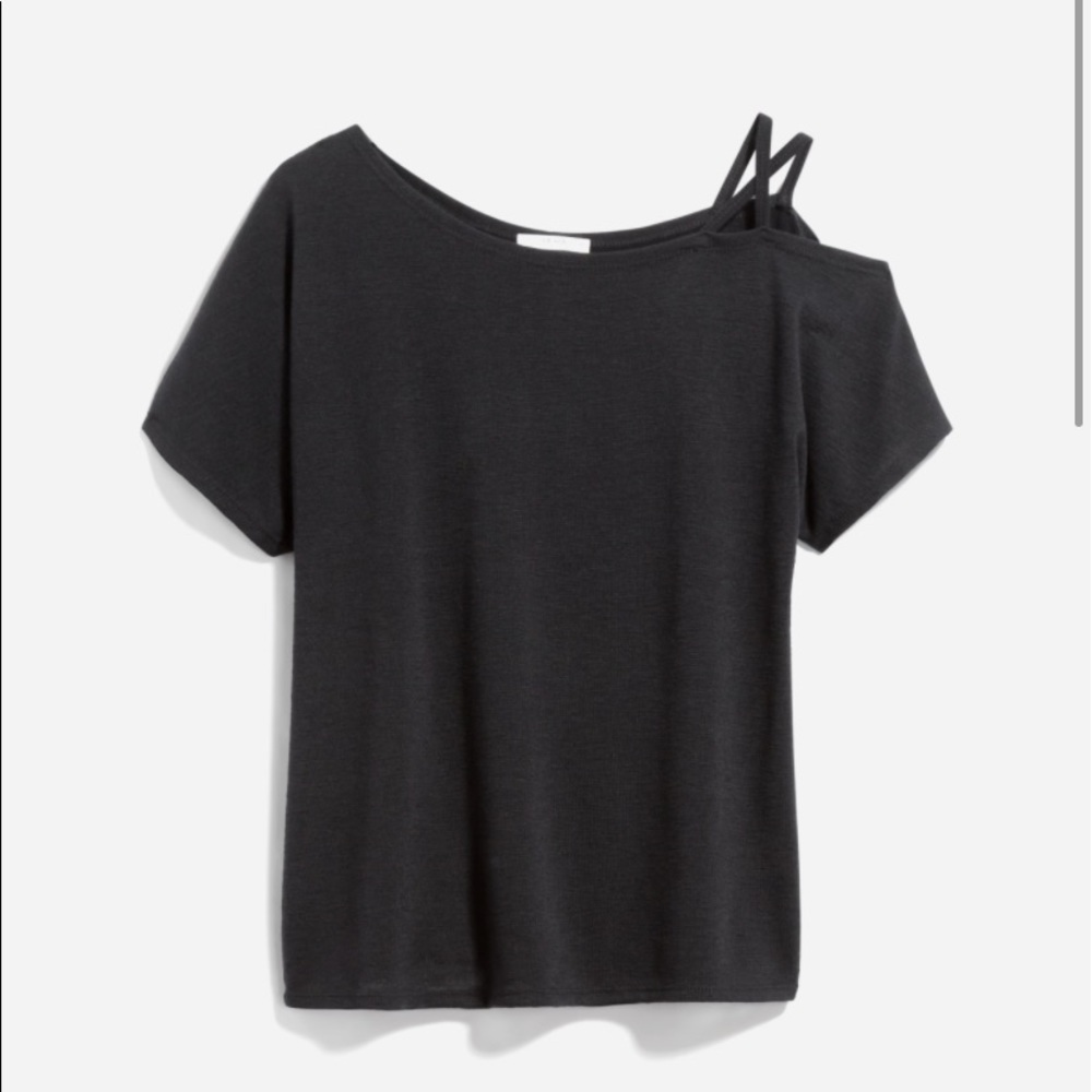 NWOT Women’s Cross Shoulder Top